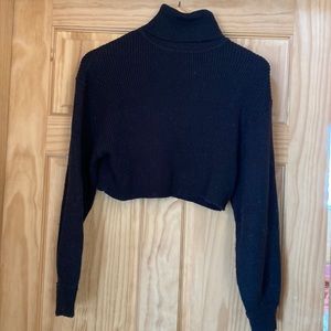 Divided cropped turtle neck sweater